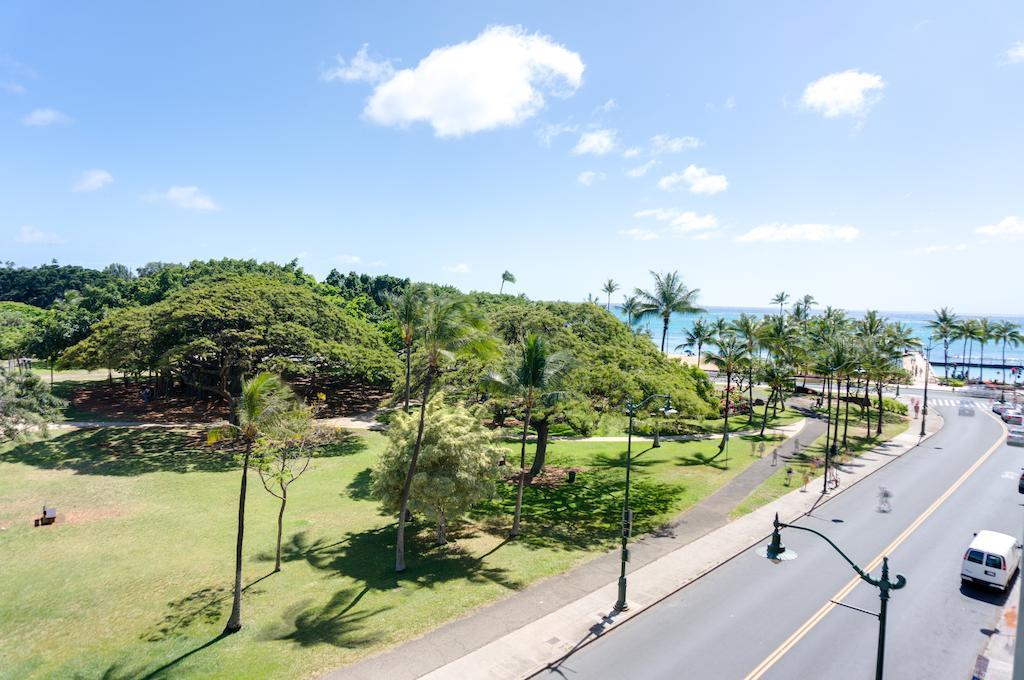 Castle At Waikiki Grand Hotel Honolulu Exterior photo