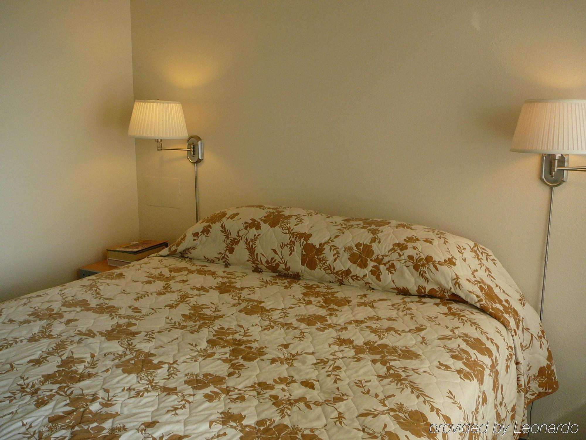 Castle At Waikiki Grand Hotel Honolulu Room photo