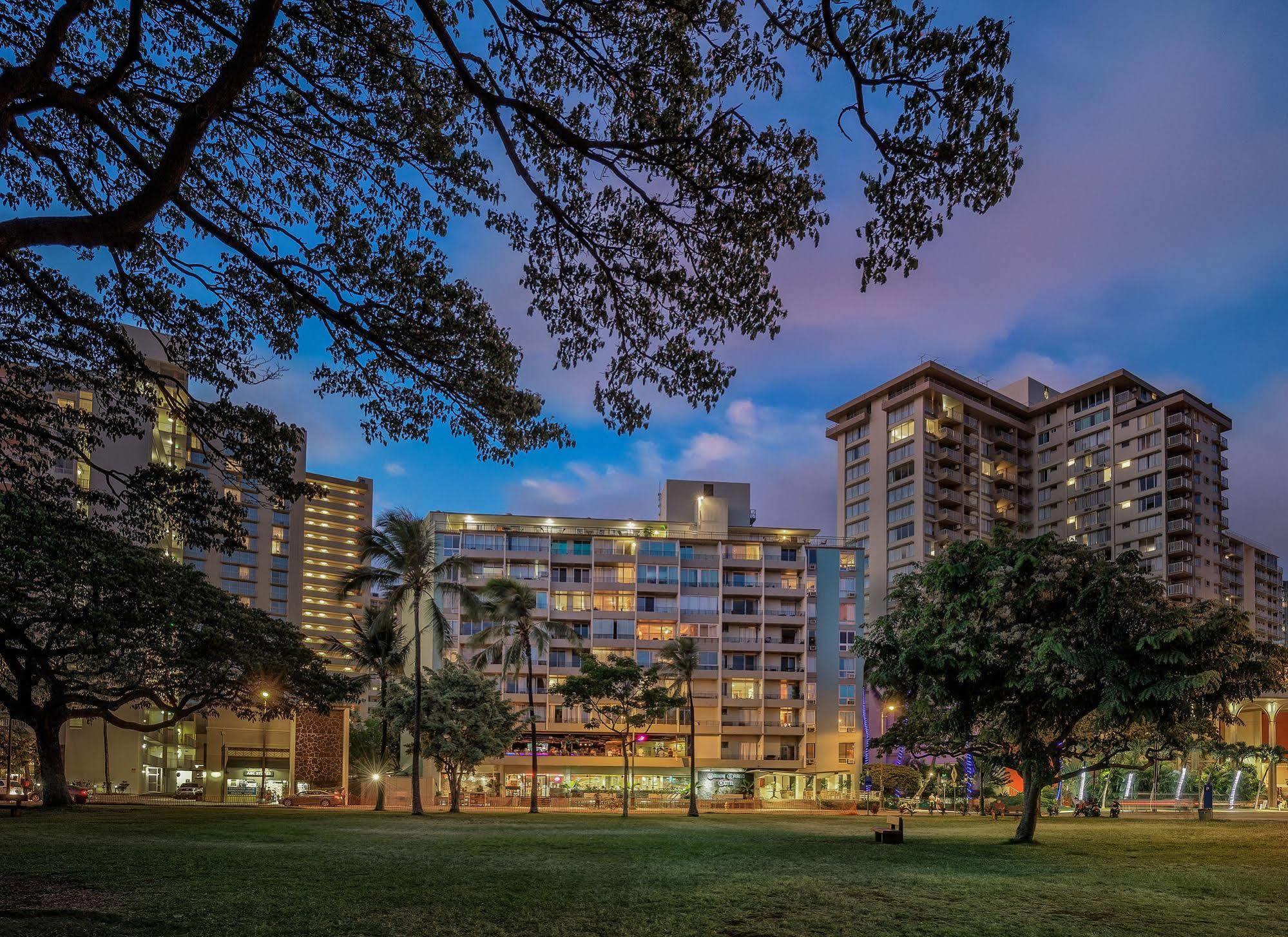 Castle At Waikiki Grand Hotel Honolulu Exterior photo